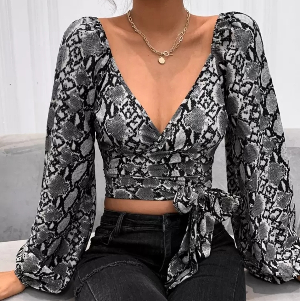 SHEIN Black & Gray Snakeskin Print Tie Hem Wrap Crop Top Size Large